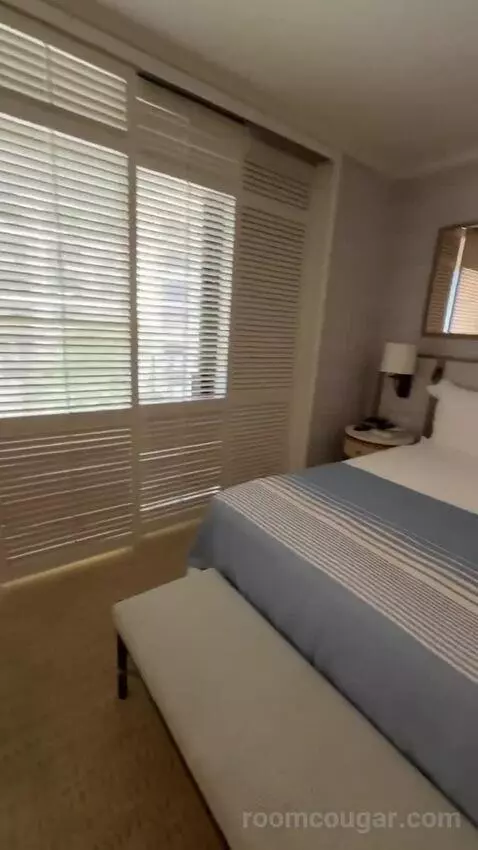 Partial Ocean View King (#834) bed picture #2