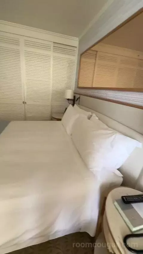 Ocean View King (#1135) bed picture #6