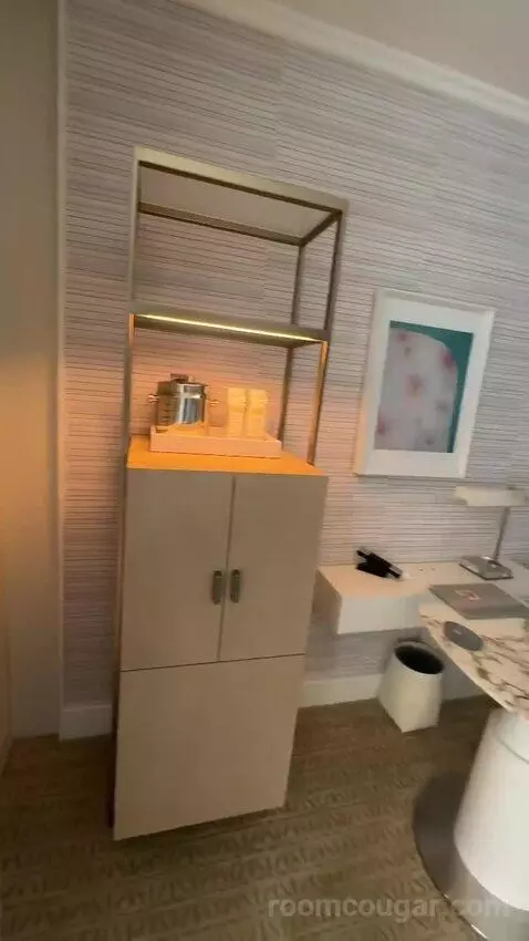Ocean View King (#1135) bathroom picture #9