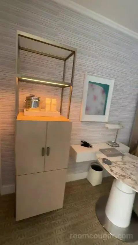 Ocean View King (#1135) bathroom picture #10