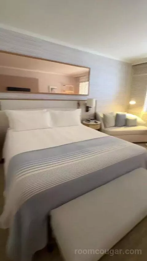 Ocean View King (#1135) bed picture #1