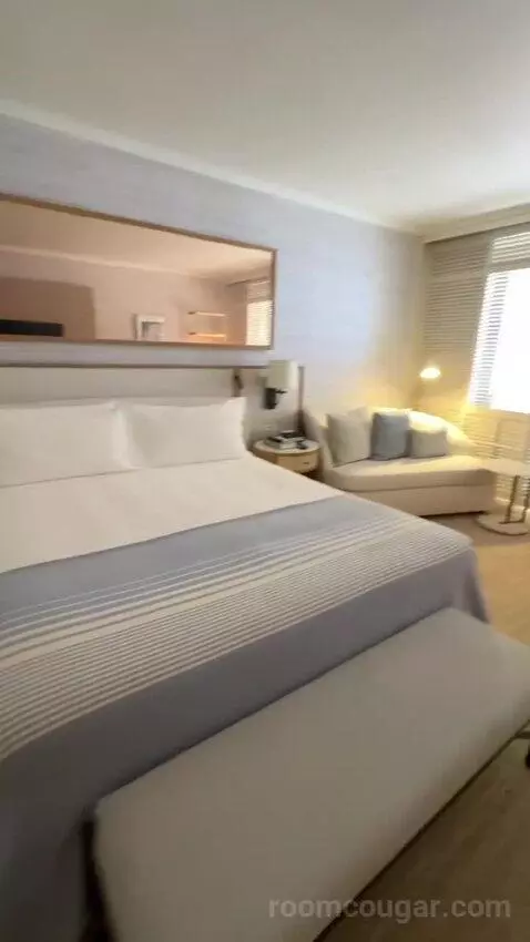 Ocean View King (#1135) bed picture #2