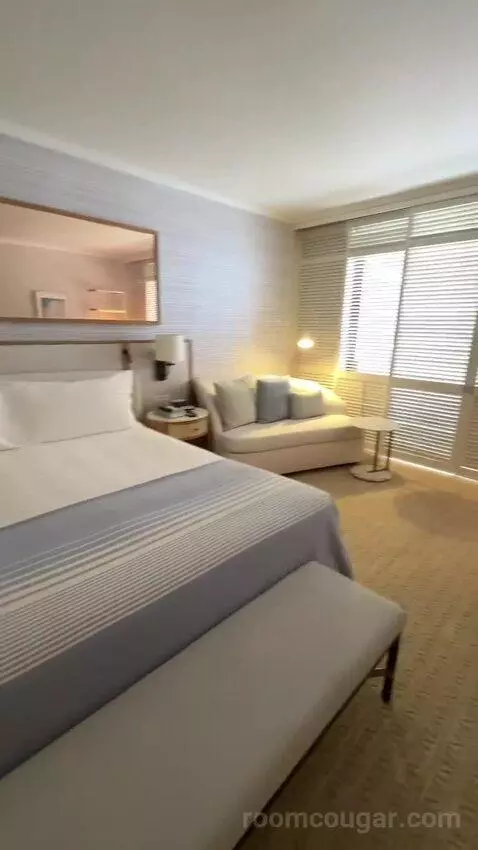 Ocean View King (#1135) bed picture #4