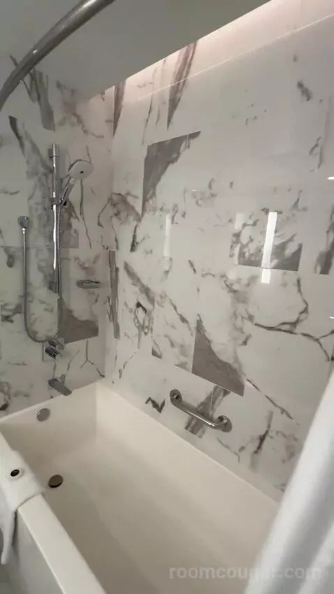 Deluxe Ocean View (With one Kin) bathroom picture #3