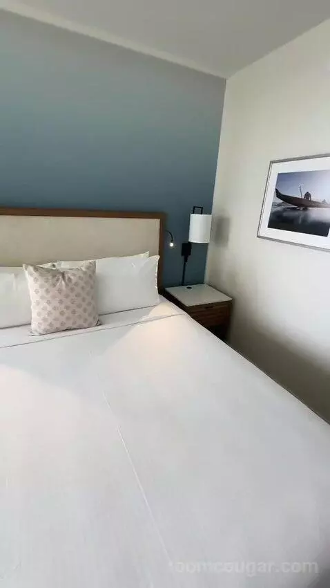 Deluxe Ocean View (With one Kin) bed picture #3