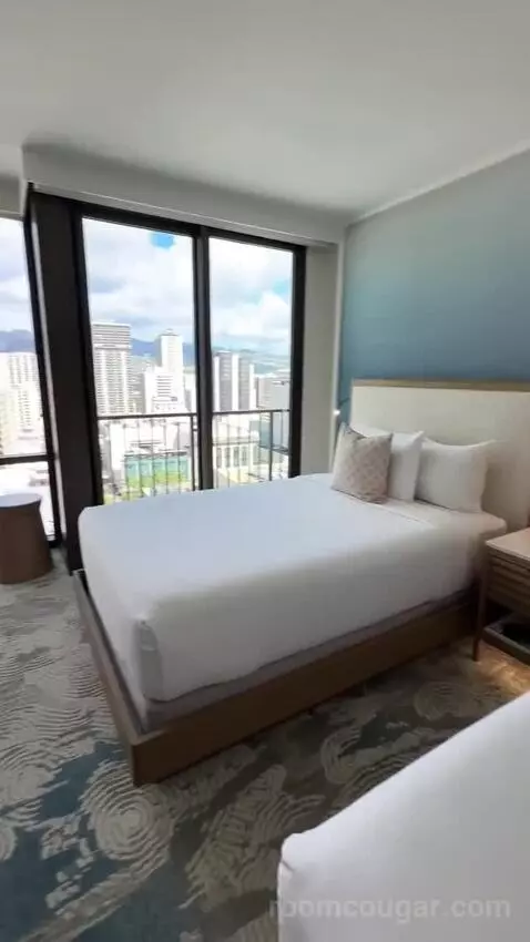 Mountain Waikiki View Double (#2214) bed picture #8