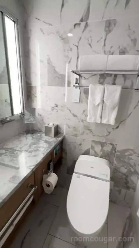Standard Waikiki (#1916) bathroom picture #5