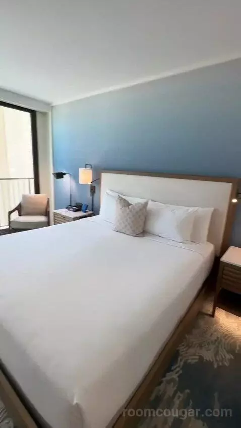 Standard Waikiki (#1916) bed picture #2