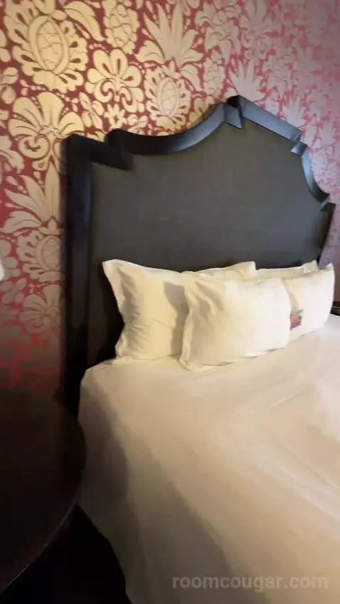 Historic Garden King, Guest Room, King, Garden View (#553) bed picture #11