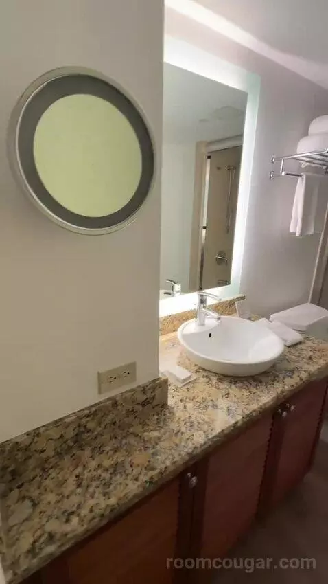 Pacific Tower Ocean View 2 Queen Beds (#828) bathroom picture #3