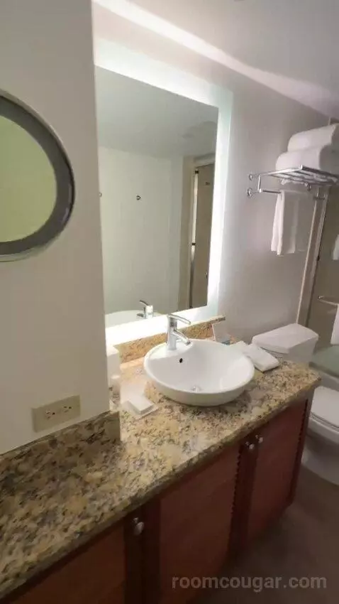 Pacific Tower Ocean View 2 Queen Beds (#828) bathroom picture #5
