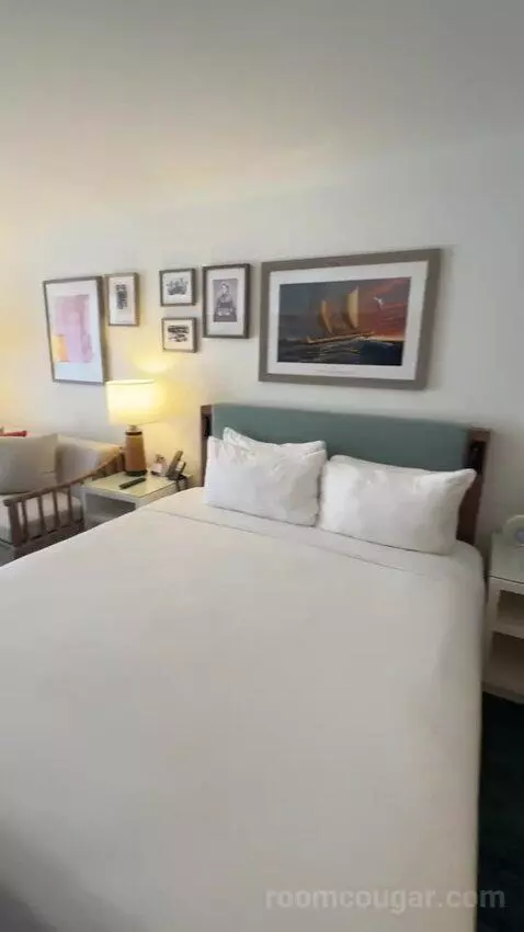 Partial Ocean View 1 King (#837) bed picture #12