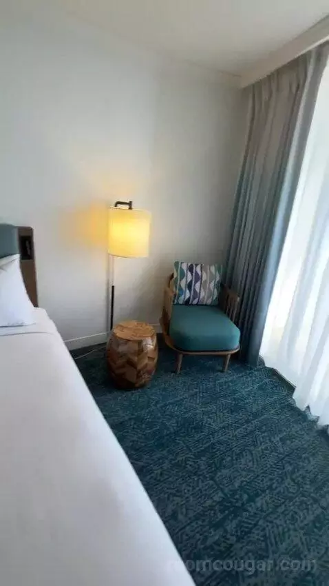 Diamond Head Ocean Front 1 King Bed (#805) bed picture #9