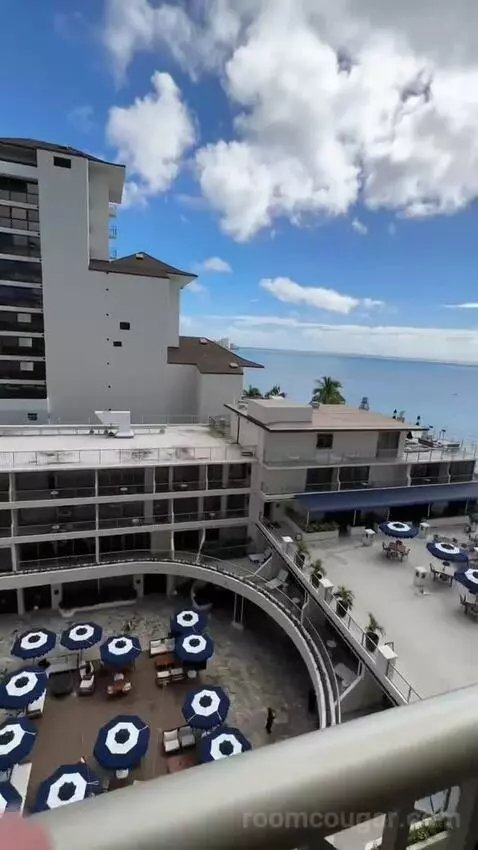Diamond Head Ocean Front 1 King Bed (#805) view picture #5