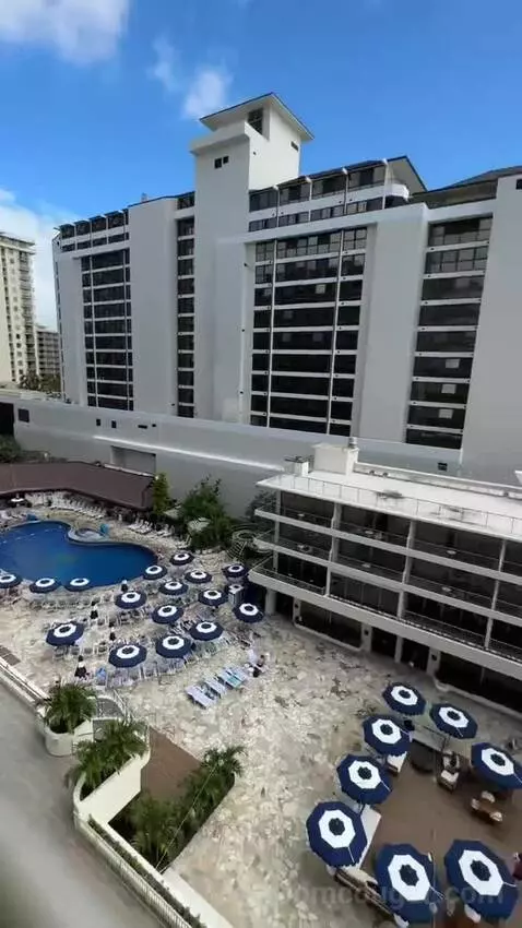 Diamond Head Ocean Front 1 King Bed (#805) view picture #10