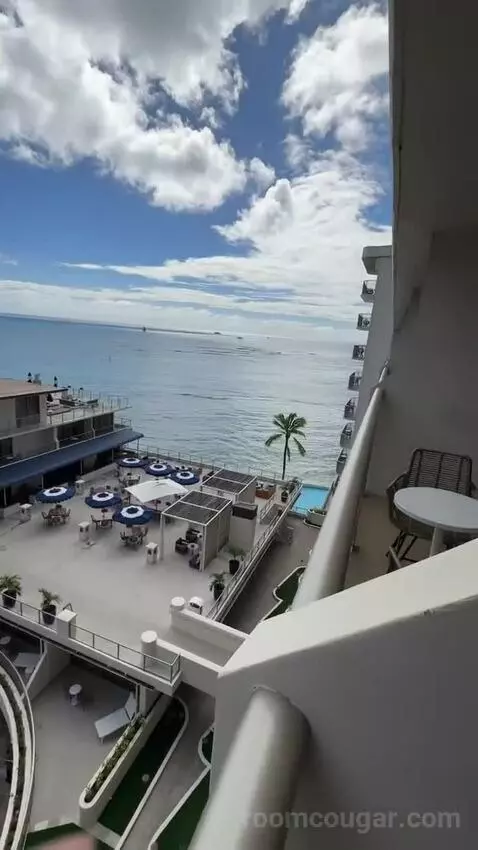 Diamond Head Ocean Front 1 King Bed (#805) view picture #12