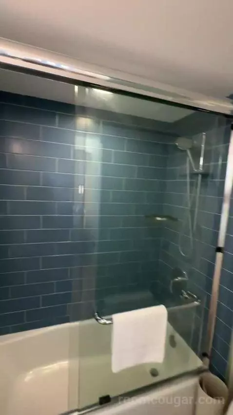 Diamond Head Ocean Front 1 King Bed (#805) bathroom picture #4