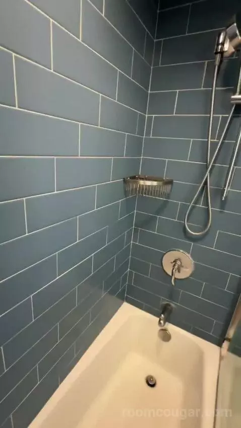 Diamond Head Ocean Front 1 King Bed (#805) bathroom picture #8