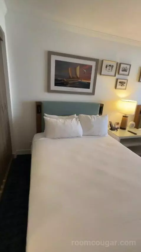 Diamond Head Ocean Front 1 King Bed (#805) bed picture #4