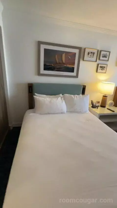 Diamond Head Ocean Front 1 King Bed (#805) bed picture #5