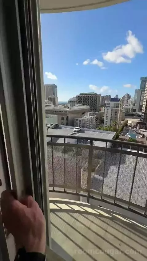 Corner Suite, 1 King Bed, Queen Day Bed, Twin Day Bed, Double Balcony (#1515) view picture #2