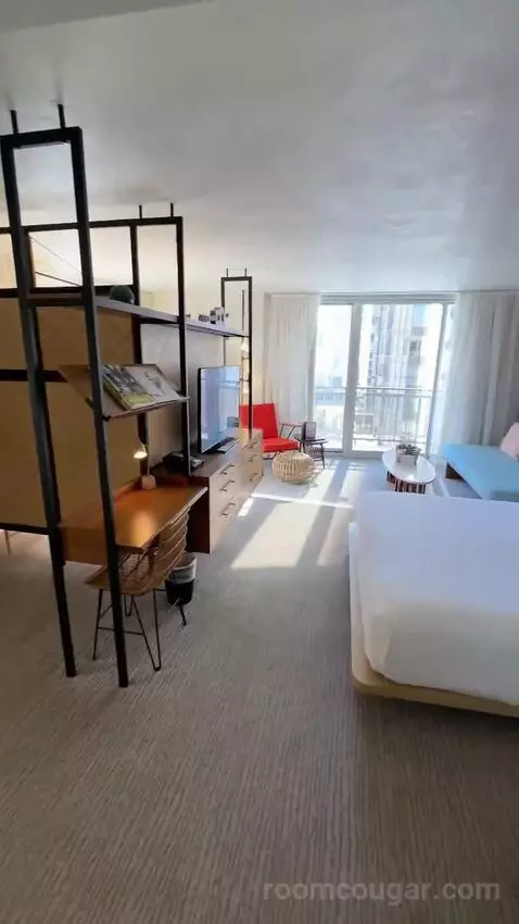 Corner Suite, 1 King Bed, Queen Day Bed, Twin Day Bed, Double Balcony (#1515) bed picture #1