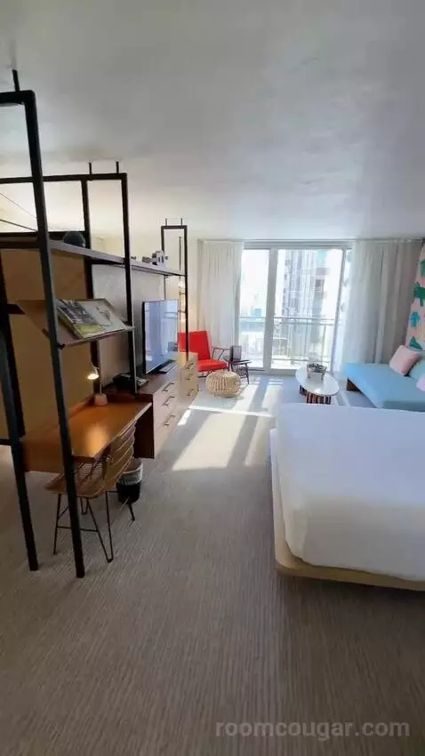 Corner Suite, 1 King Bed, Queen Day Bed, Twin Day Bed, Double Balcony (#1515) bed picture #2