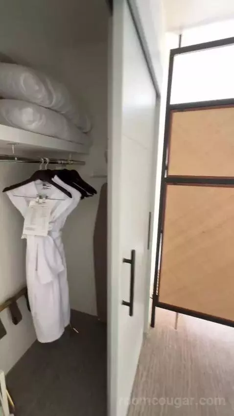 Corner Suite, 1 King Bed, Queen Day Bed, Twin Day Bed, Double Balcony (#1515) bed picture #12