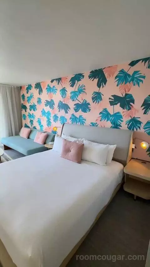 Corner Suite, 1 King Bed, Queen Day Bed, Twin Day Bed, Double Balcony (#1515) bed picture #7