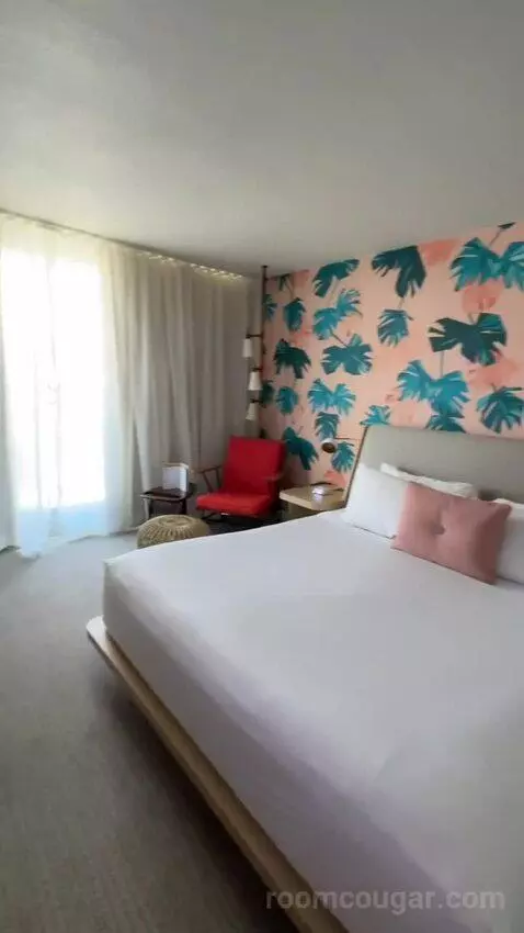 Deluxe Room, 1 King Bed, Balcony (#1409) bed picture #9