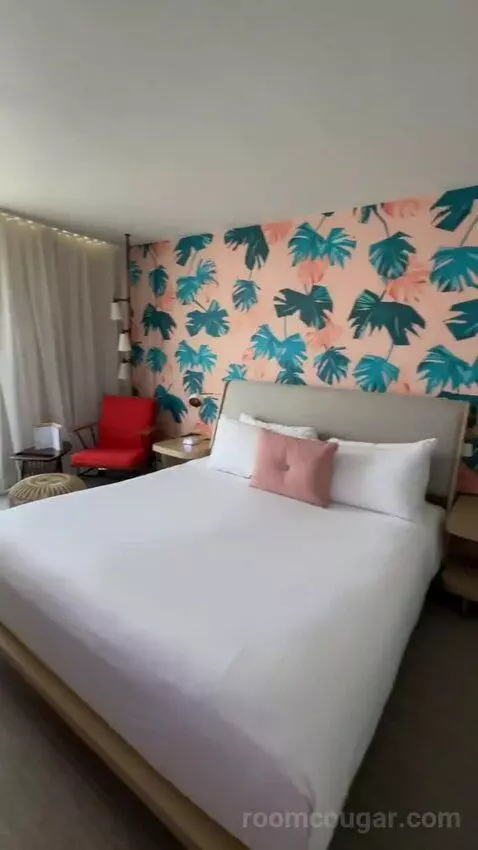 Deluxe Room, 1 King Bed, Balcony (#1409) bed picture #12