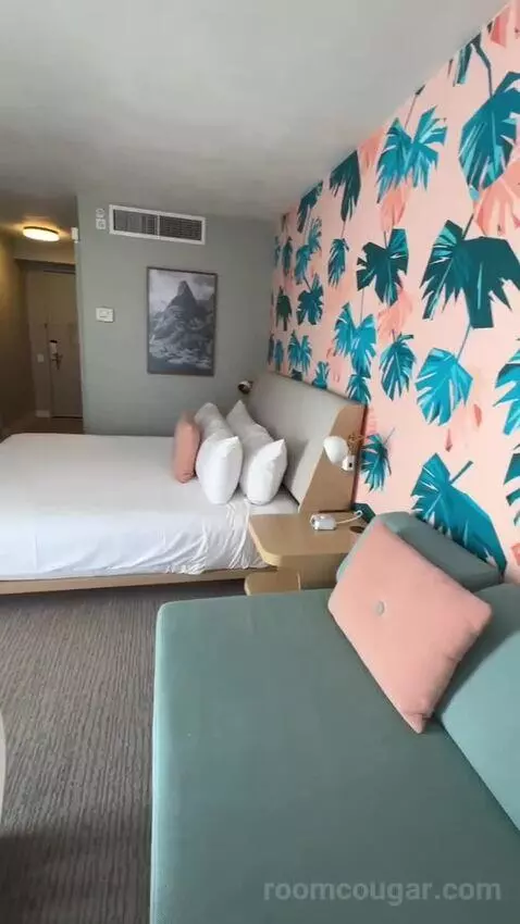 Corner Suite, 1 King Bed, Twin Day Bed, Double Balcony (#1214) view picture #12