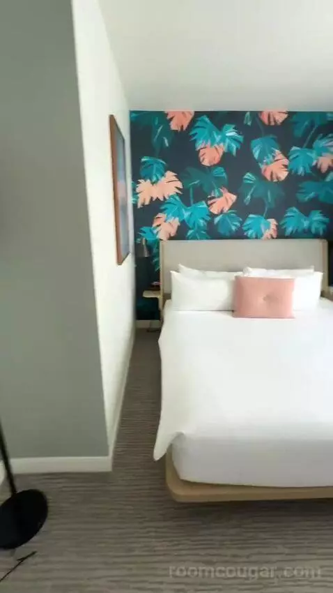 Junior Suite, 1 King Bed, Twin Day Bed, Double Balcony (#1501) bed picture #1