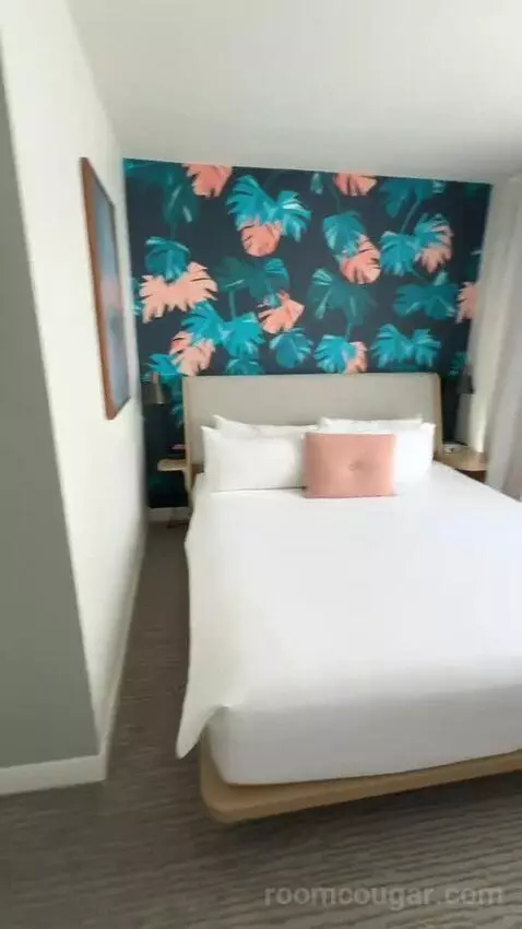 Junior Suite, 1 King Bed, Twin Day Bed, Double Balcony (#1501) bed picture #2