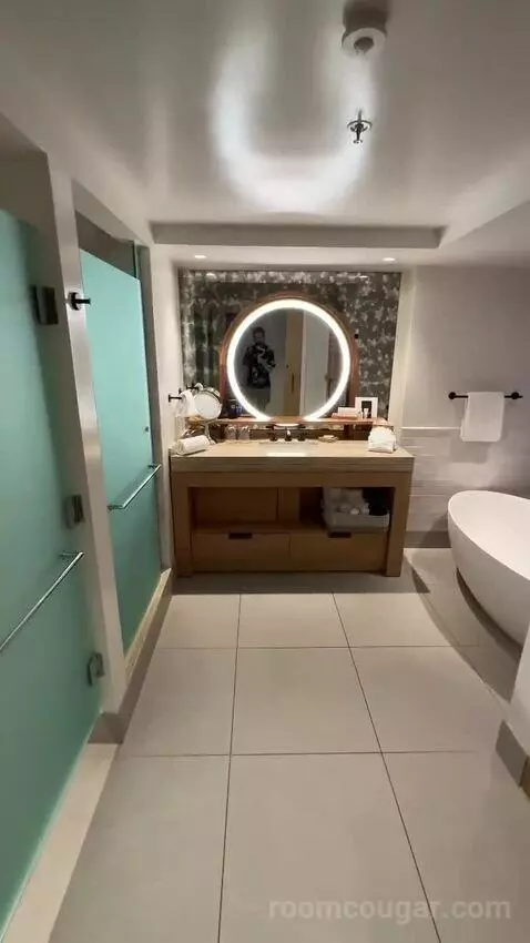 Ocean Front Suite, Suite, 1 King, Sofa Bed (#457) bathroom picture #1