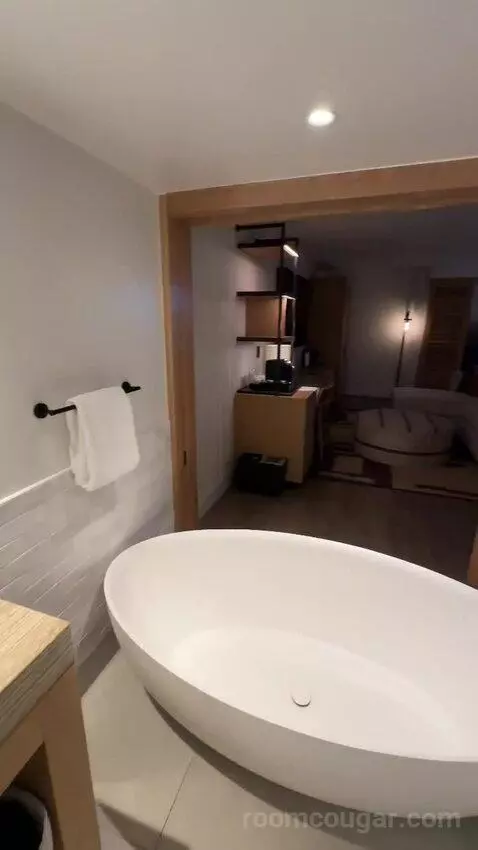 Ocean Front Suite, Suite, 1 King, Sofa Bed (#457) bathroom picture #3