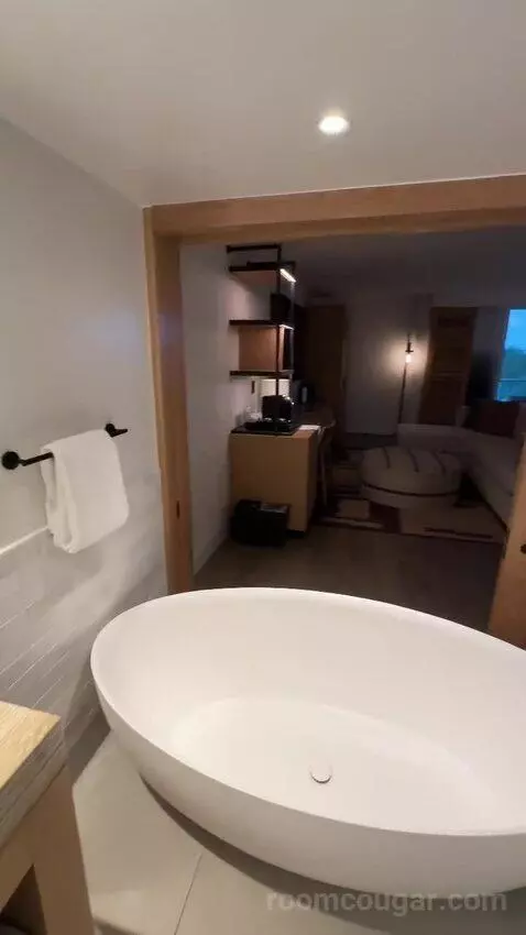Ocean Front Suite, Suite, 1 King, Sofa Bed (#457) bathroom picture #4
