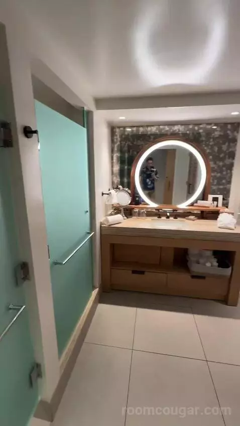 Ocean Front Suite, Suite, 1 King, Sofa Bed (#457) bathroom picture #9