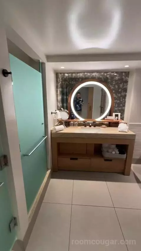 Ocean Front Suite, Suite, 1 King, Sofa Bed (#457) bathroom picture #10