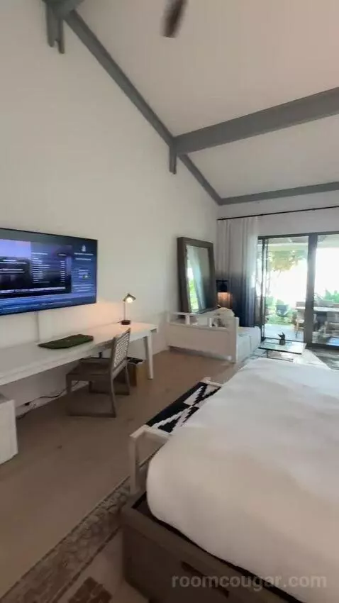 Ocean Front Bungalow, 1 King, Sofa Bed, Ocean Facing View, Ground Floor, Patio (#100) bed picture #7