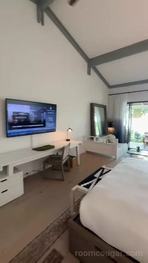 Ocean Front Bungalow, 1 King, Sofa Bed, Ocean Facing View, Ground Floor, Patio (#100) bed picture #8