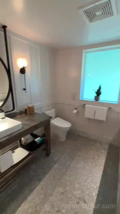 Ocean Front Bungalow, 1 King, Sofa Bed, Ocean Facing View, Ground Floor, Patio (#100) bathroom picture #3