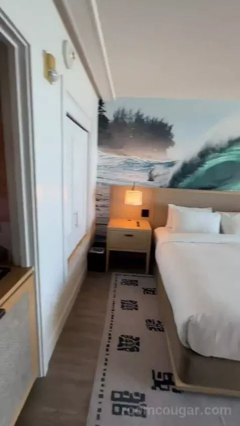 Premium Ocean Front Lanai, Guest Room, 1 King, Ocean Facing View, Top Floor, Lanai (#604) bed picture #2