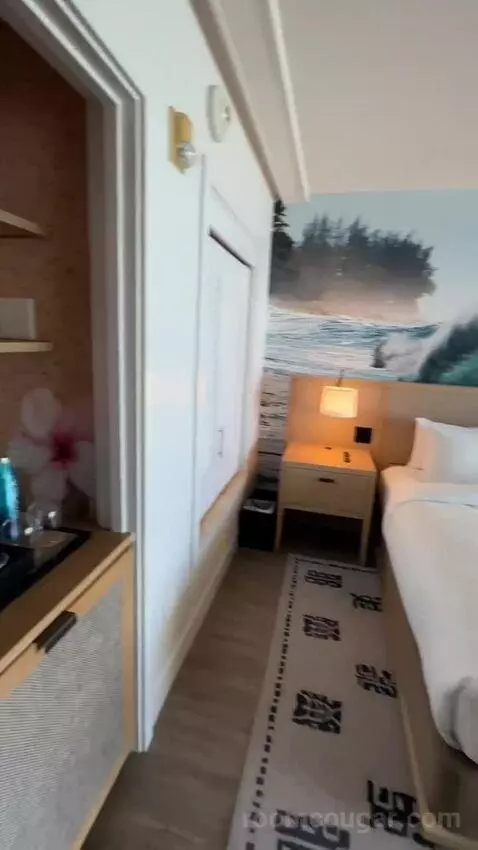 Premium Ocean Front Lanai, Guest Room, 1 King, Ocean Facing View, Top Floor, Lanai (#604) bed picture #3