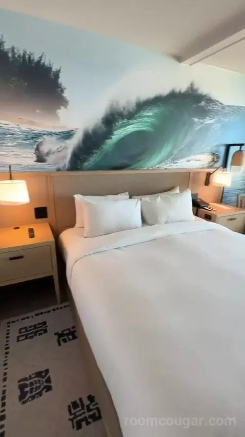 Premium Ocean Front Lanai, Guest Room, 1 King, Ocean Facing View, Top Floor, Lanai (#604) bed picture #8