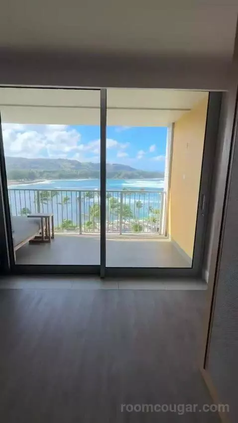 Premium Ocean Front Lanai, Guest Room, 1 King, Ocean Facing View, Top Floor, Lanai (#604) view picture #3