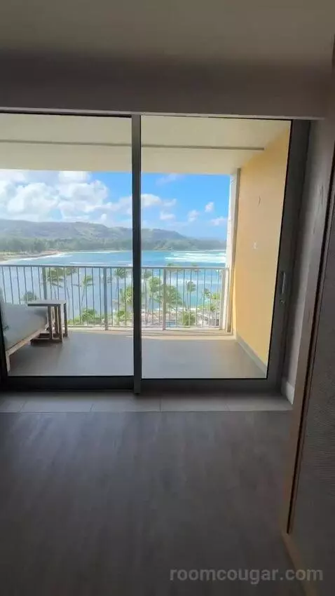 Premium Ocean Front Lanai, Guest Room, 1 King, Ocean Facing View, Top Floor, Lanai (#604) view picture #4
