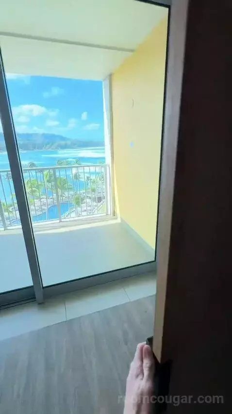 Premium Ocean Front Lanai, Guest Room, 1 King, Ocean Facing View, Top Floor, Lanai (#604) view picture #5