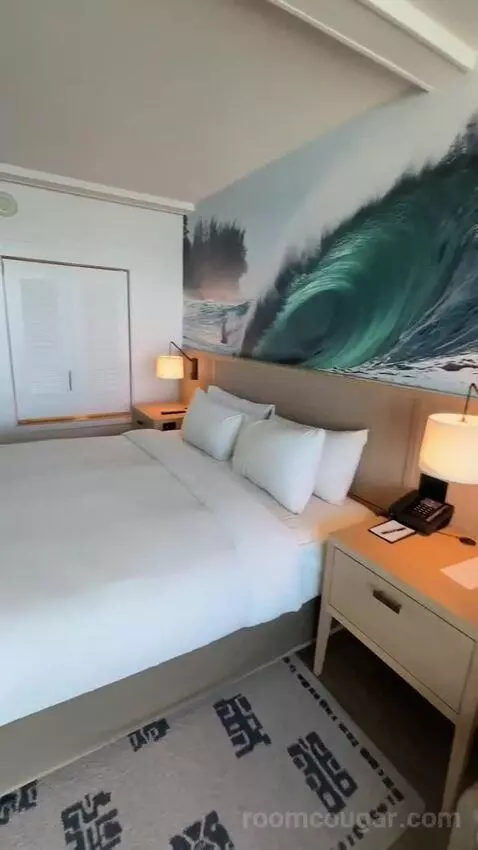 Premium Ocean Front Lanai, Guest Room, 1 King, Ocean Facing View, Top Floor, Lanai (#604) bed picture #9