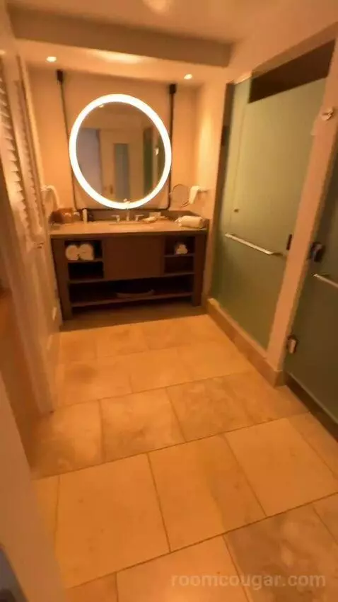 Ocean Front Club, Club Lounge Access, Club Guest Room, 2 Queen, Ocean Facing View, Top Floor (#607) bathroom picture #1